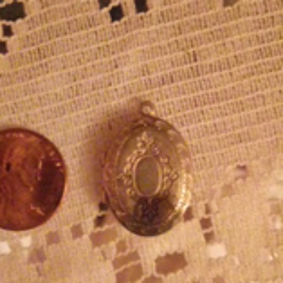 Antique 1910 locket - Picture 1 of 2